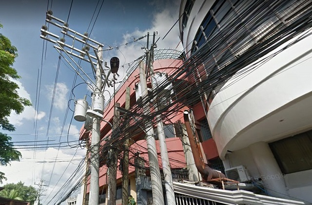 フィリピンの電柱の写真2