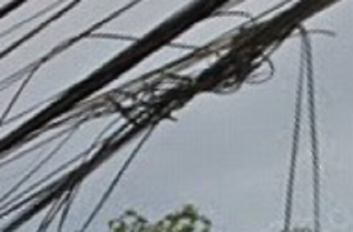 フィリピンの電柱の写真（拡大）4